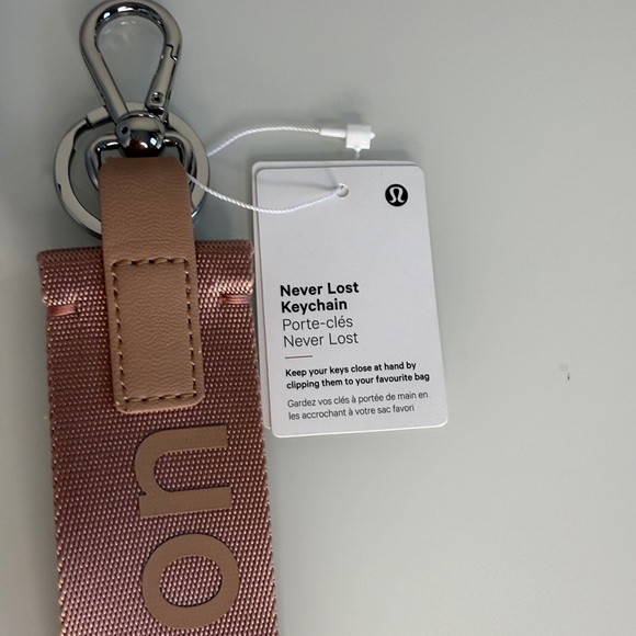 🍋 Lululemon 🍋 Never Lost Keychain Pastel Pink  NEW - Picture 3 of 10